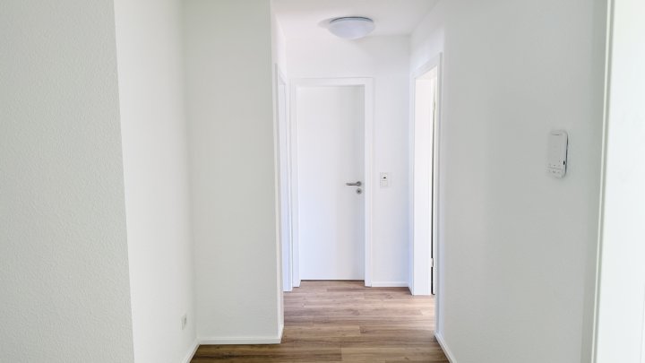 Modernisierte Dachgeschosswohnung im Erstbezug - 3-ZKB mit Einbauküche und Stellplatz in Rehlingen