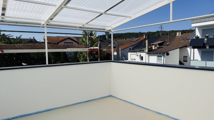 Modernisierte Dachgeschosswohnung im Erstbezug - 3-ZKB mit Einbauküche und Stellplatz in Rehlingen