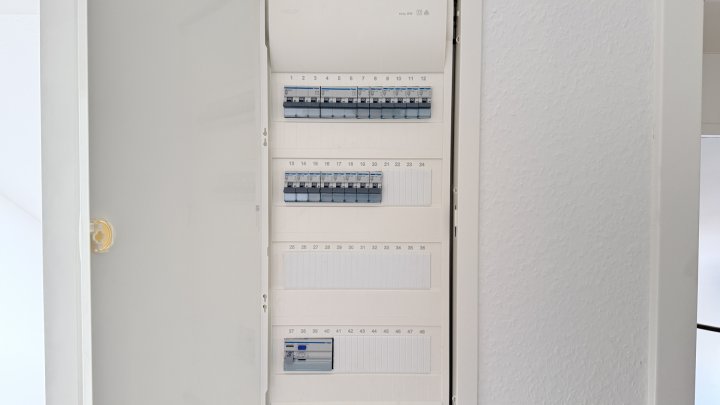 Modernisierte Dachgeschosswohnung im Erstbezug - 3-ZKB mit Einbauküche und Stellplatz in Rehlingen