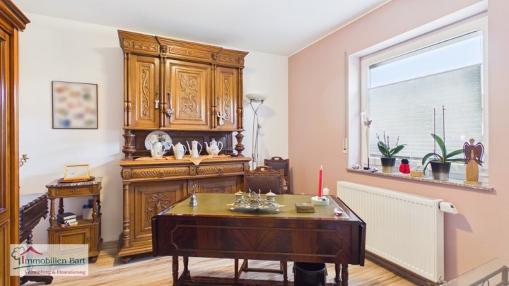 SEHR GEPFLEGTES WOHNHAUS MIT TOLLEM GARTENGRUNDSTÜCK IN TOP WOHNLAGE