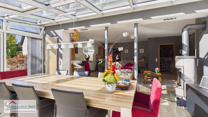 SEHR GEPFLEGTES WOHNHAUS MIT TOLLEM GARTENGRUNDSTÜCK IN TOP WOHNLAGE