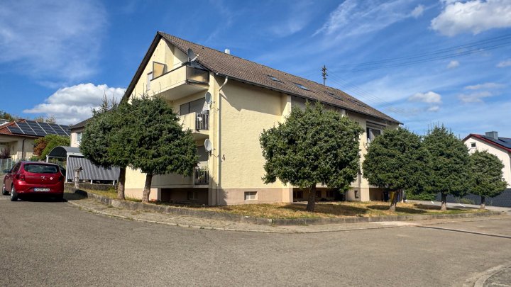MÖRSBACH - 2 ZKB mit Balkon, Stellplatz & Kellerraum in bester Lage