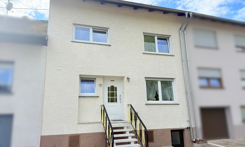 Gepflegtes Reihenmittelhaus mit Garten, Terrasse und Balkon in Heusweiler zu verkaufen