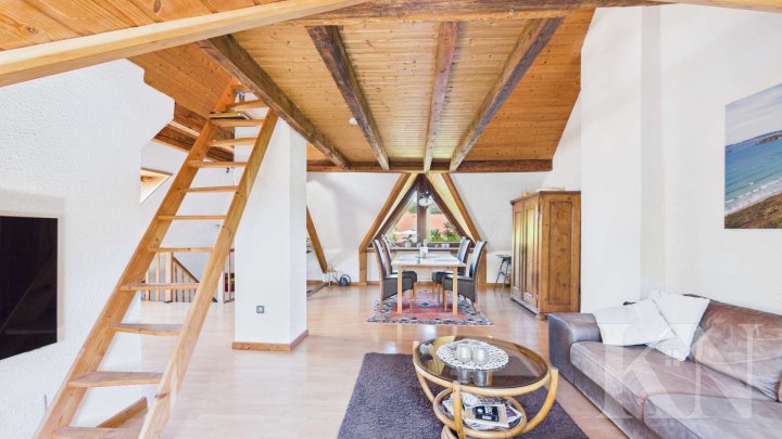 Gepflegte Doppelhaushälfte mit Terrasse, Balkon & ausgebautem Dachgeschoss