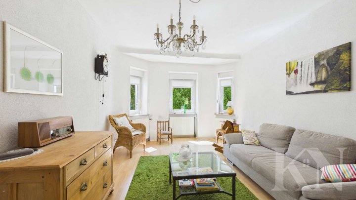 Gepflegte Doppelhaushälfte mit Terrasse, Balkon & ausgebautem Dachgeschoss