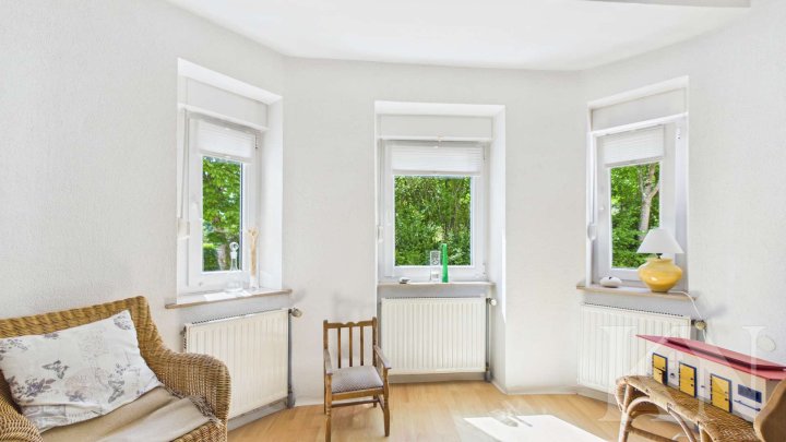 Gepflegte Doppelhaushälfte mit Terrasse, Balkon & ausgebautem Dachgeschoss
