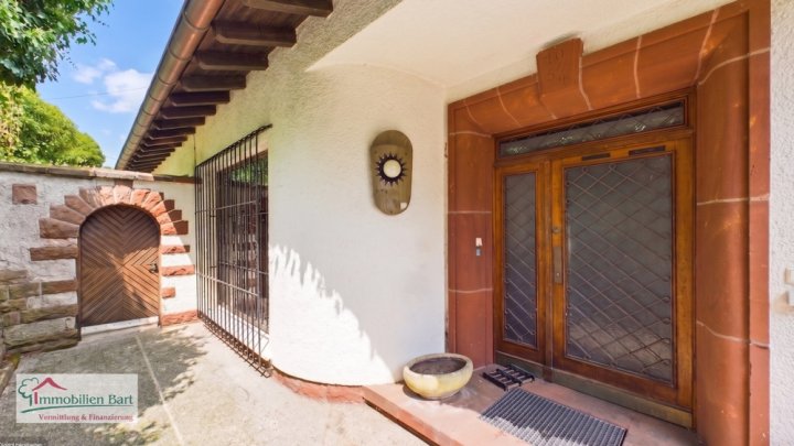 METTLACH: WOHNHAUS + GÄSTEHAUS / VIEL PLATZ / SCHWIMMBAD / 5-6 SCHLAFZIMMER