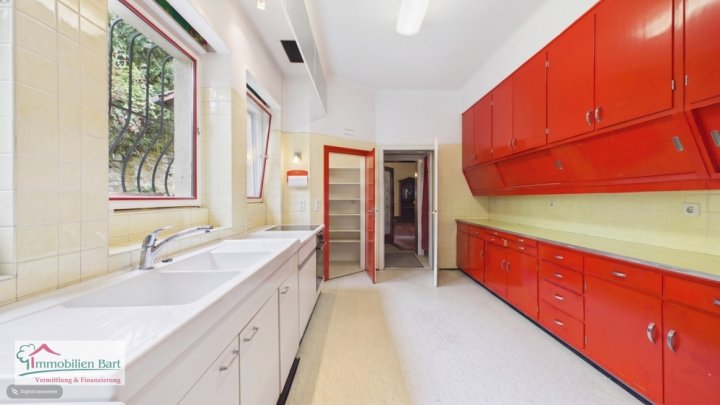 METTLACH: WOHNHAUS + GÄSTEHAUS / VIEL PLATZ / SCHWIMMBAD / 5-6 SCHLAFZIMMER