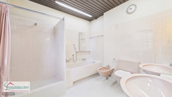 METTLACH: WOHNHAUS + GÄSTEHAUS / VIEL PLATZ / SCHWIMMBAD / 5-6 SCHLAFZIMMER