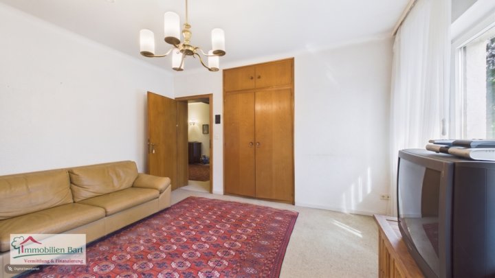METTLACH: WOHNHAUS + GÄSTEHAUS / VIEL PLATZ / SCHWIMMBAD / 5-6 SCHLAFZIMMER