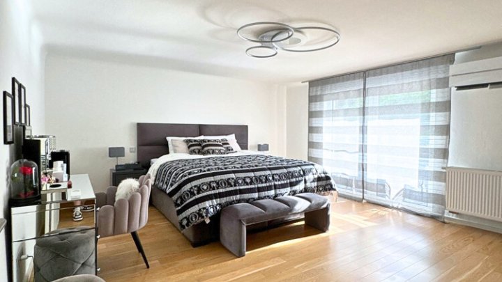 Wohnen + Arbeiten, luxuriös saniert auf über 324m² Gesamtfläche