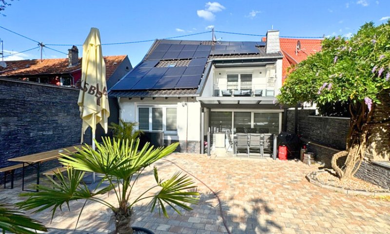 Wohnen + Arbeiten, luxuriös saniert auf über 324m² Gesamtfläche