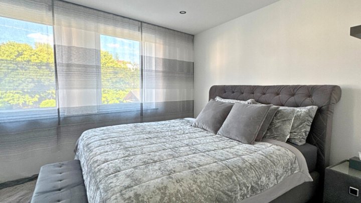 Wohnen + Arbeiten, luxuriös saniert auf über 324m² Gesamtfläche