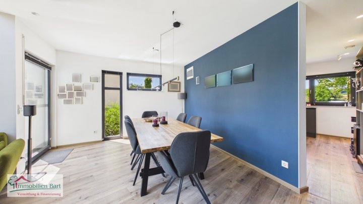 GRENZE LUXEMBURG: MODERNES WOHNHAUS MIT TOLLEM GARTENGRUNDSTÜCK / DOPPELGARAGE UND CARPORT