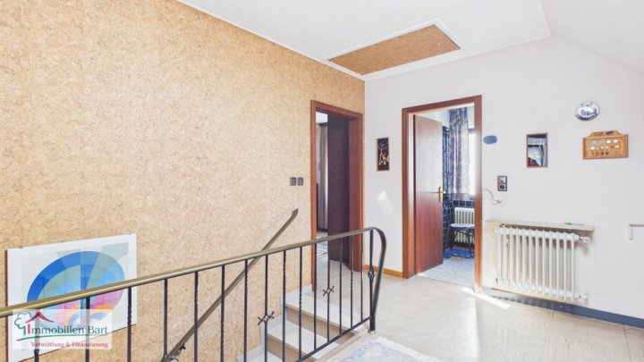MERZIG-HILBRINGEN: CHARMANTES WOHNHAUS / PV-ANLAGE / GARTEN / GARAGE / TOP LAGE!
