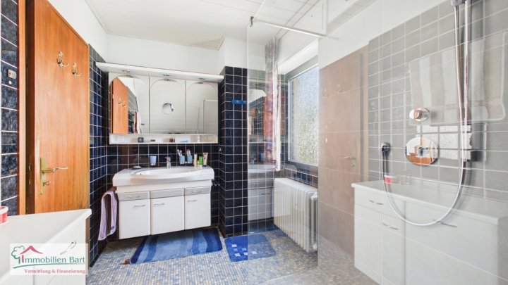 MERZIG-HILBRINGEN: CHARMANTES WOHNHAUS / PV-ANLAGE / GARTEN / GARAGE / TOP LAGE!