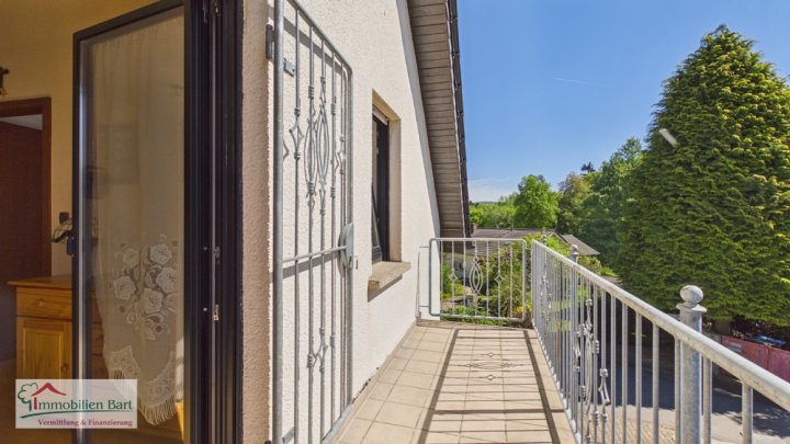MERZIG-HILBRINGEN: CHARMANTES WOHNHAUS / PV-ANLAGE / GARTEN / GARAGE / TOP LAGE!