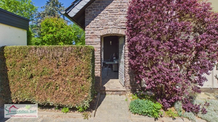 MERZIG-HILBRINGEN: CHARMANTES WOHNHAUS / PV-ANLAGE / GARTEN / GARAGE / TOP LAGE!