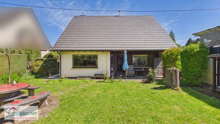 MERZIG-HILBRINGEN: CHARMANTES WOHNHAUS / PV-ANLAGE / GARTEN / GARAGE / TOP LAGE!