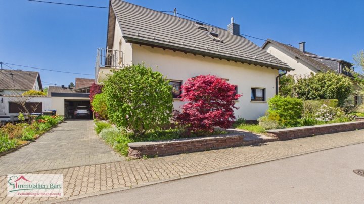 MERZIG-HILBRINGEN: CHARMANTES WOHNHAUS / PV-ANLAGE / GARTEN / GARAGE / TOP LAGE!