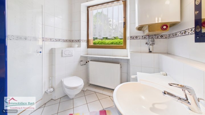 GRENZE L-SCHENGEN: GEPFLEGTES WOHNHAUS MIT GARTEN UND GARAGE