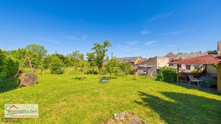 GRENZE L-SCHENGEN: GEPFLEGTES WOHNHAUS MIT GARTEN UND GARAGE
