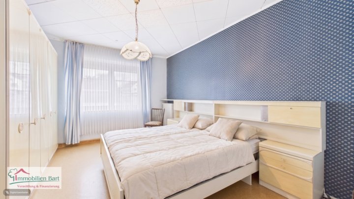 GRENZE L-SCHENGEN: GEPFLEGTES WOHNHAUS MIT GARTEN UND GARAGE