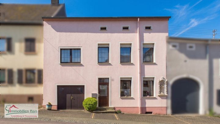 GRENZE L-SCHENGEN: GEPFLEGTES WOHNHAUS MIT GARTEN UND GARAGE