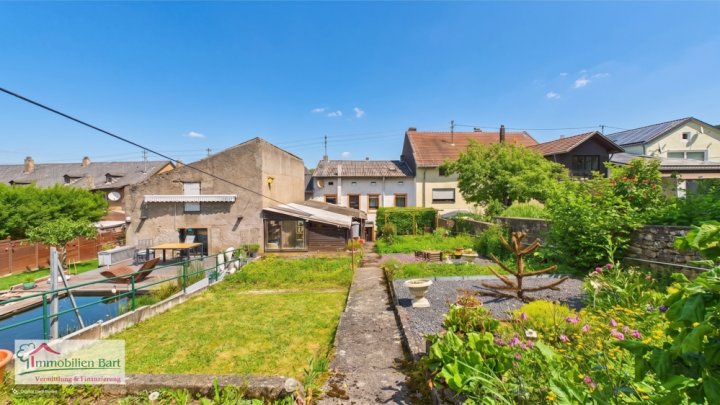 GRENZE L-SCHENGEN: GEPFLEGTES WOHNHAUS MIT GARTEN UND GARAGE