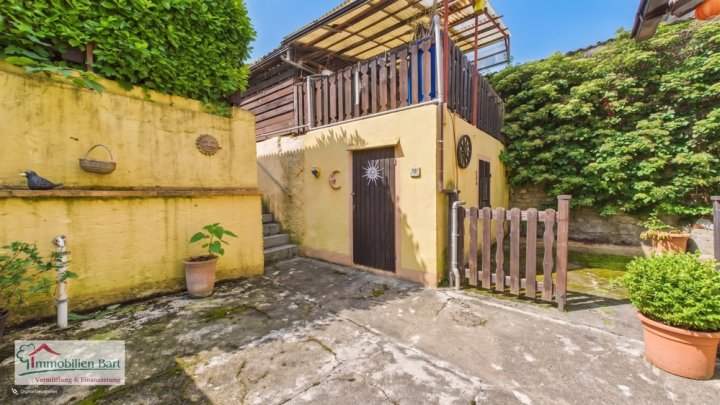 GRENZE L-SCHENGEN: GEPFLEGTES WOHNHAUS MIT GARTEN UND GARAGE