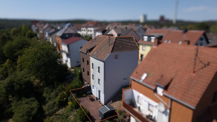 Kernsaniertes Einfamilienhaus mit Einliegerwohnung und Fernblick über Quierschied
