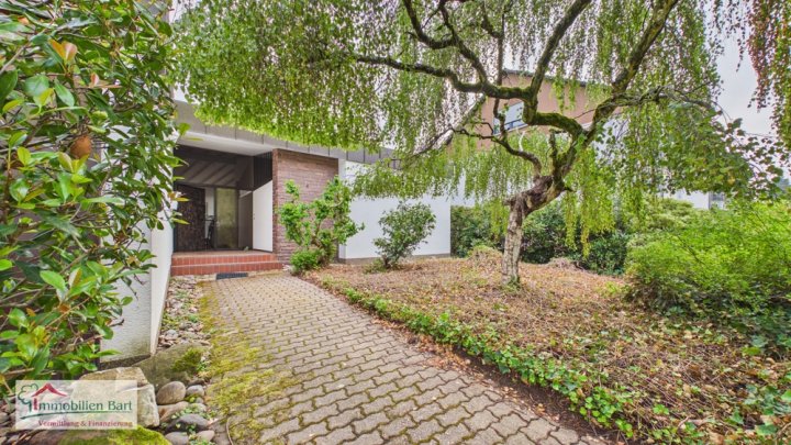 BOUS: CHARMANTES WOHNHAUS IN RUHIGER WOHNLAGE