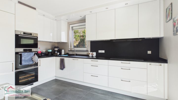 NEUWERTIGES WOHNHAUS MIT 34 M² GARAGE IN TOP WOHNLAGE, 10 MIN. VON DER LUX. GRENZE