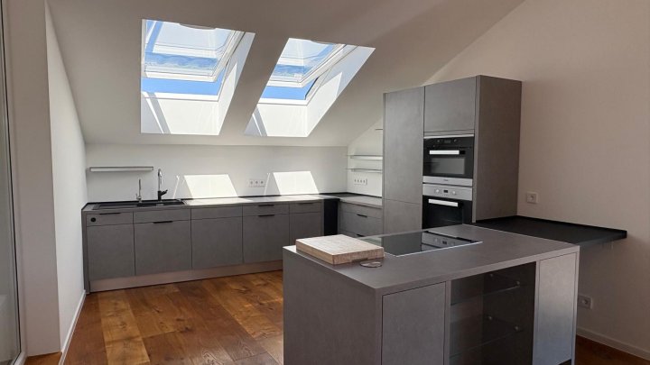 Erstbezug - voll möblierte, lichtdurchflutete Penthouse Wohnung