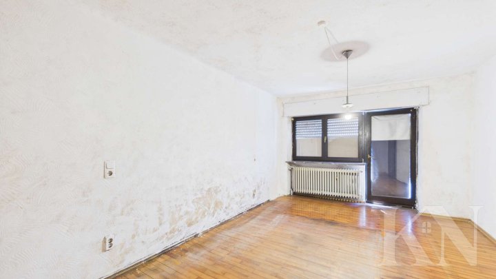 Zwei Wohneinheiten, ein Zuhause – vielseitiges Wohnhaus mit Renovierungspotenzial