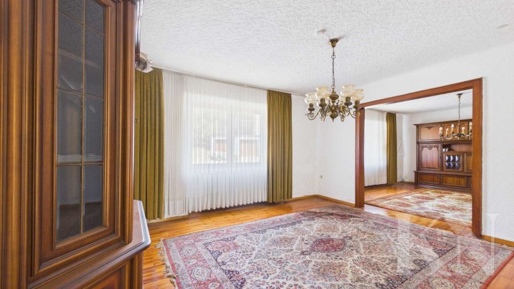 Zwei Wohneinheiten, ein Zuhause – vielseitiges Wohnhaus mit Renovierungspotenzial