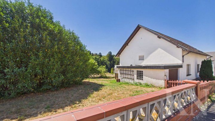 Zwei Wohneinheiten, ein Zuhause – vielseitiges Wohnhaus mit Renovierungspotenzial