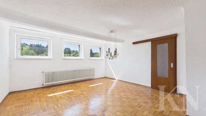 Zwei Wohneinheiten, ein Zuhause – vielseitiges Wohnhaus mit Renovierungspotenzial