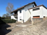 Garage und Stellplätze Rückseite