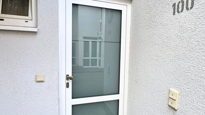 Renovierte 1-ZKB-Wohnung mit Stellplatz + Kellerraum