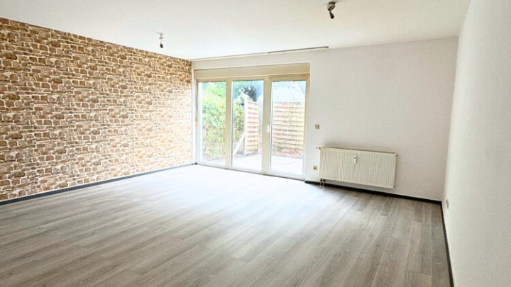 Renovierte 1-ZKB-Wohnung mit Stellplatz + Kellerraum