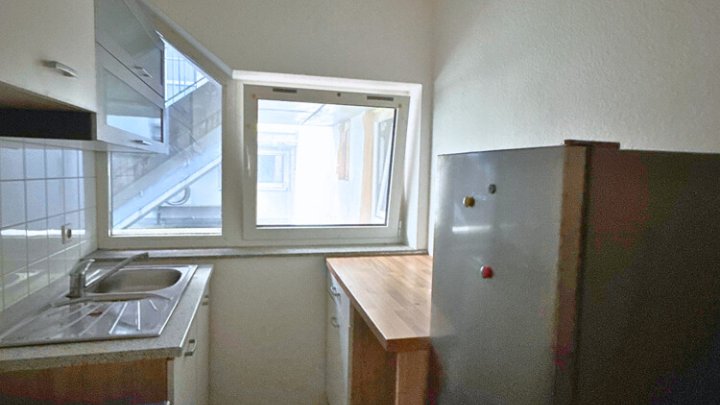 Renovierte 1-ZKB-Wohnung mit Stellplatz + Kellerraum