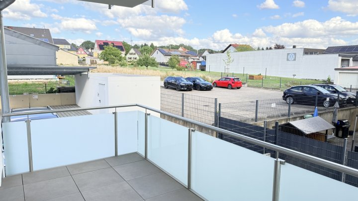 Großzügige Neubauwohnung mit Balkon und 2 Stellplätzen in zentraler Lage von Siersburg zu vermieten