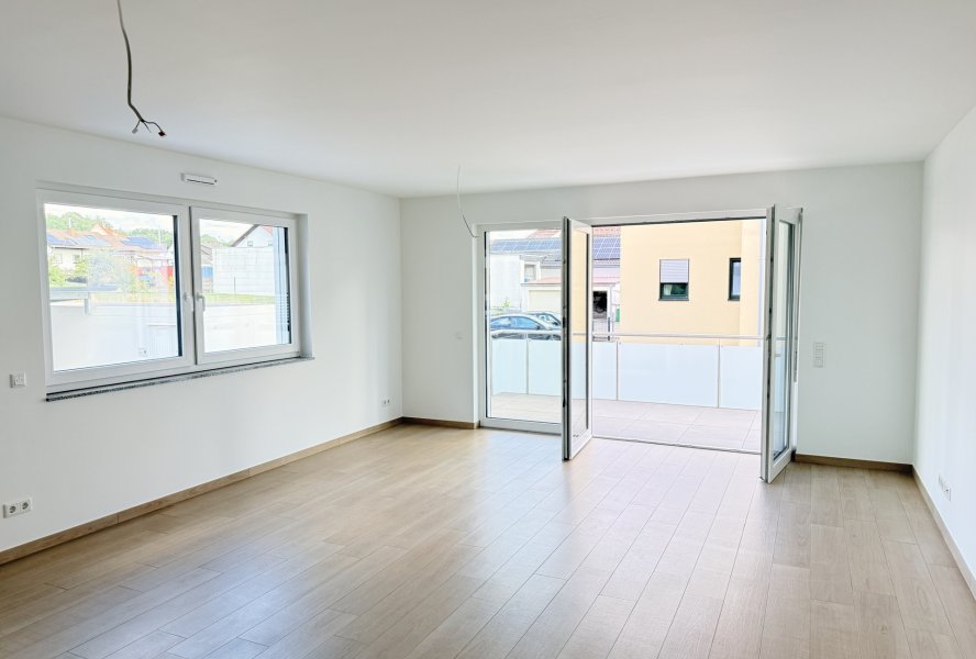 Wohn- und Esszimmer mit Ausgang Balkon