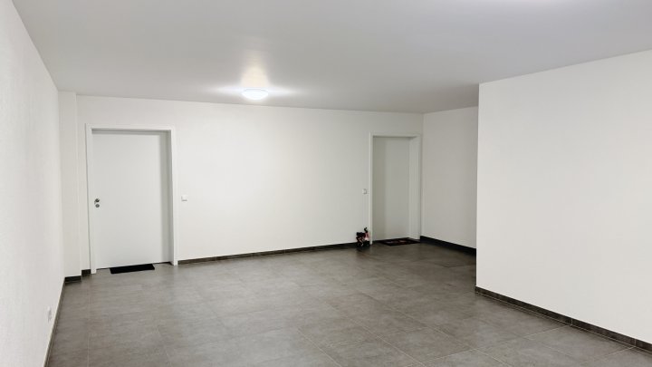 Großzügige Neubauwohnung mit Balkon und 2 Stellplätzen in zentraler Lage von Siersburg zu vermieten