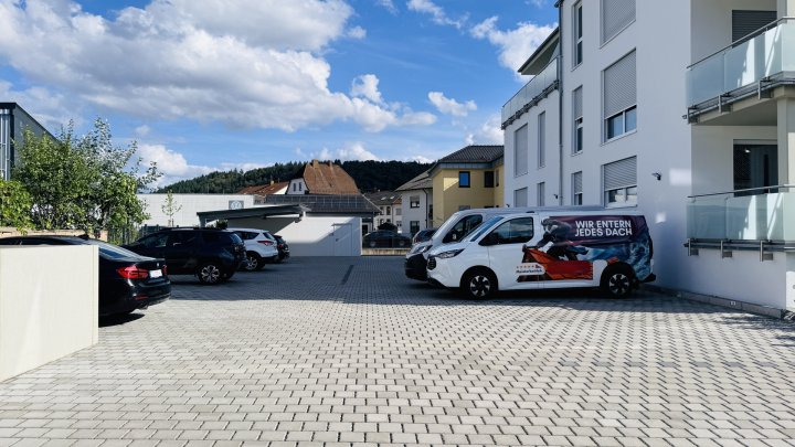 Großzügige Neubauwohnung mit Balkon und 2 Stellplätzen in zentraler Lage von Siersburg zu vermieten