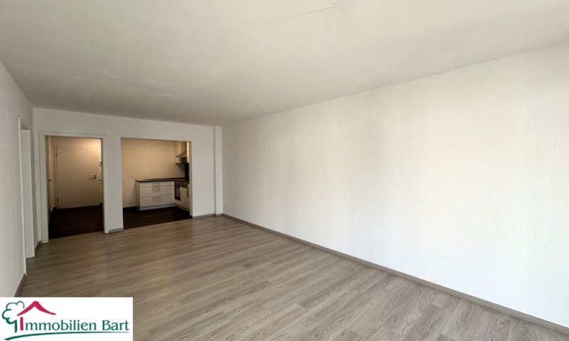 SOFORT VERFÜGBAR: MODERNE WOHNUNG MIT 21 M² GROßEN LOGGIA!