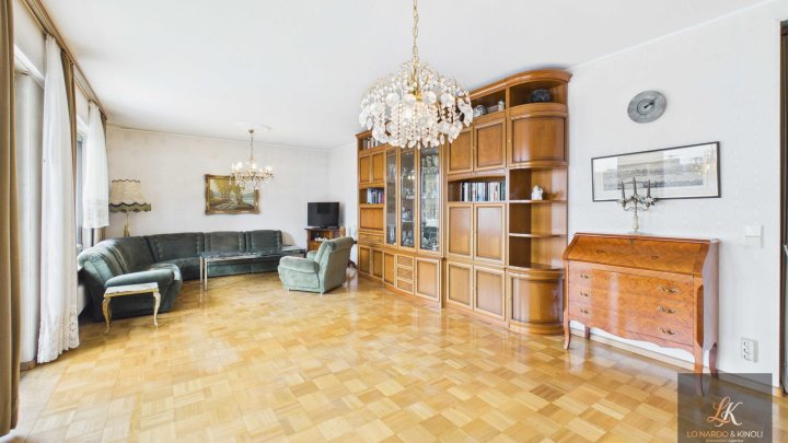 Großzügige Wohnung mit Balkon und Garage in Saarbrücken auf dem Rotenbühl