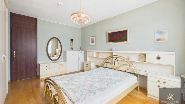 Großzügige Wohnung mit Balkon und Garage in Saarbrücken auf dem Rotenbühl