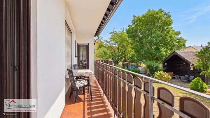 DIREKTE GRENZNÄHE: SEHR GEPFLEGTES WOHNHAUS / 6 SZ / GARAGE / CARPORT / GARTEN IN TOP WOHNLAGE!